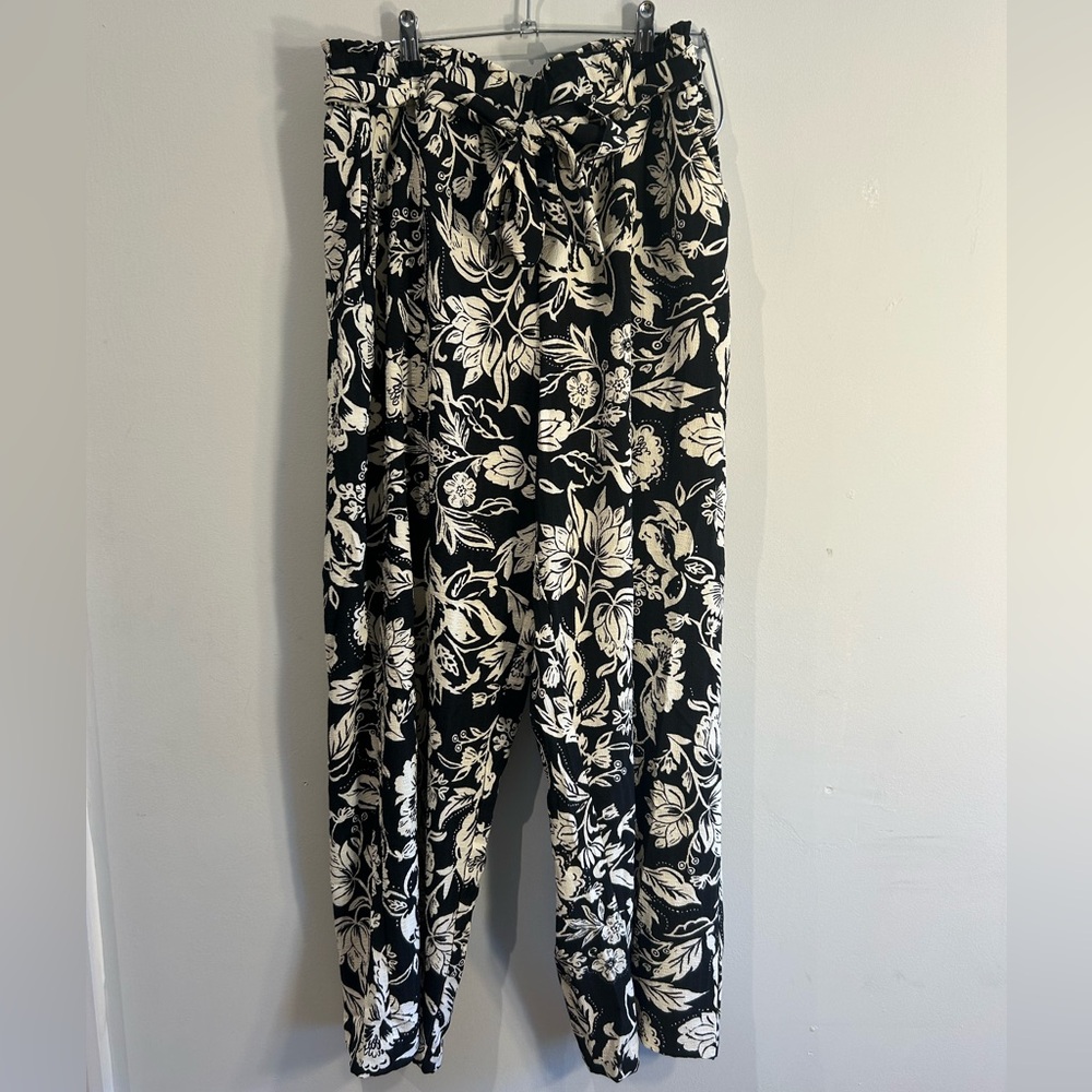 TRIBAL - Floral Flowy Pants - Size M